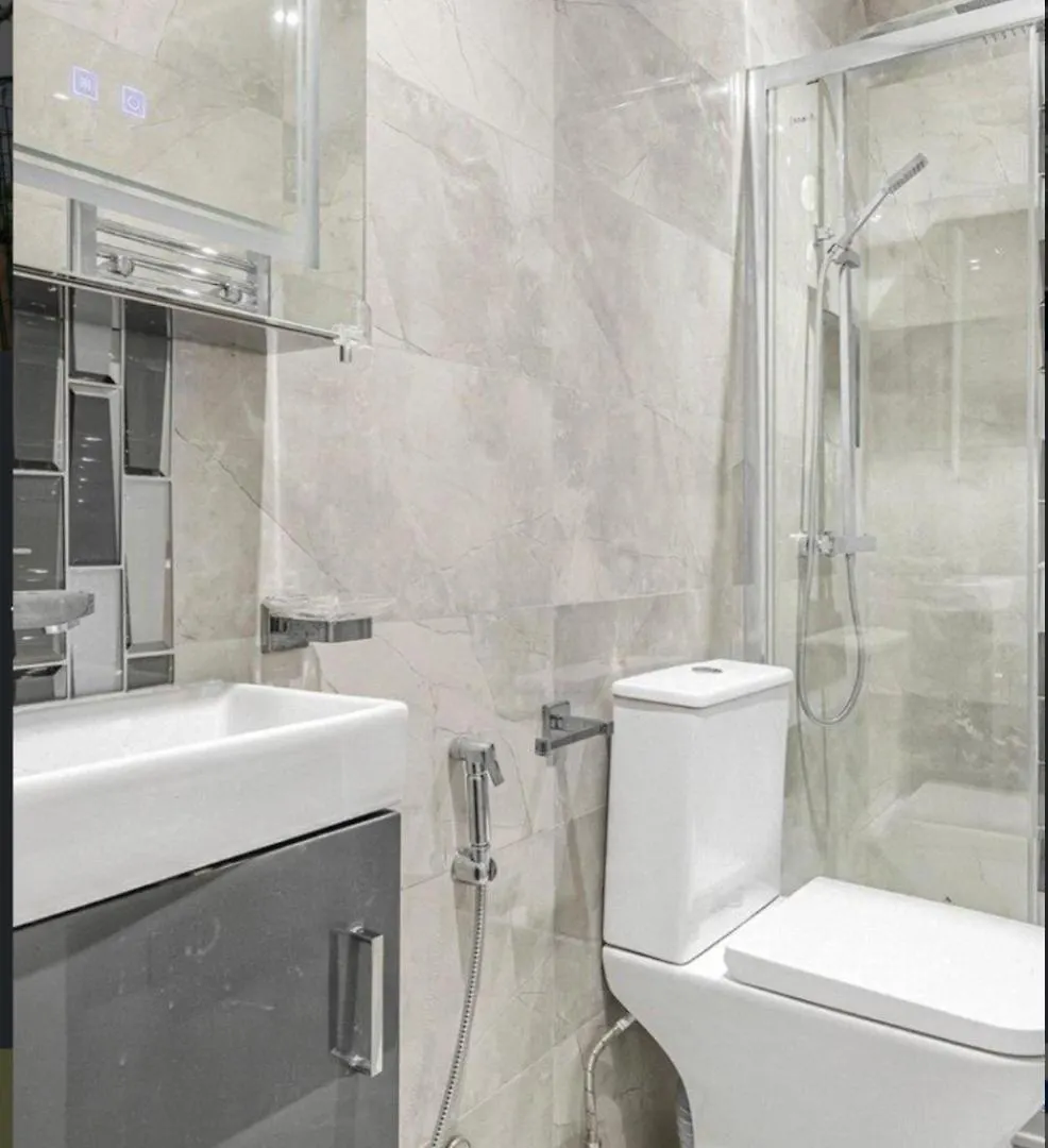 Apartment Family Friendly Fully Refurbished 3 Bedroom, 3 Bathroom Property In London