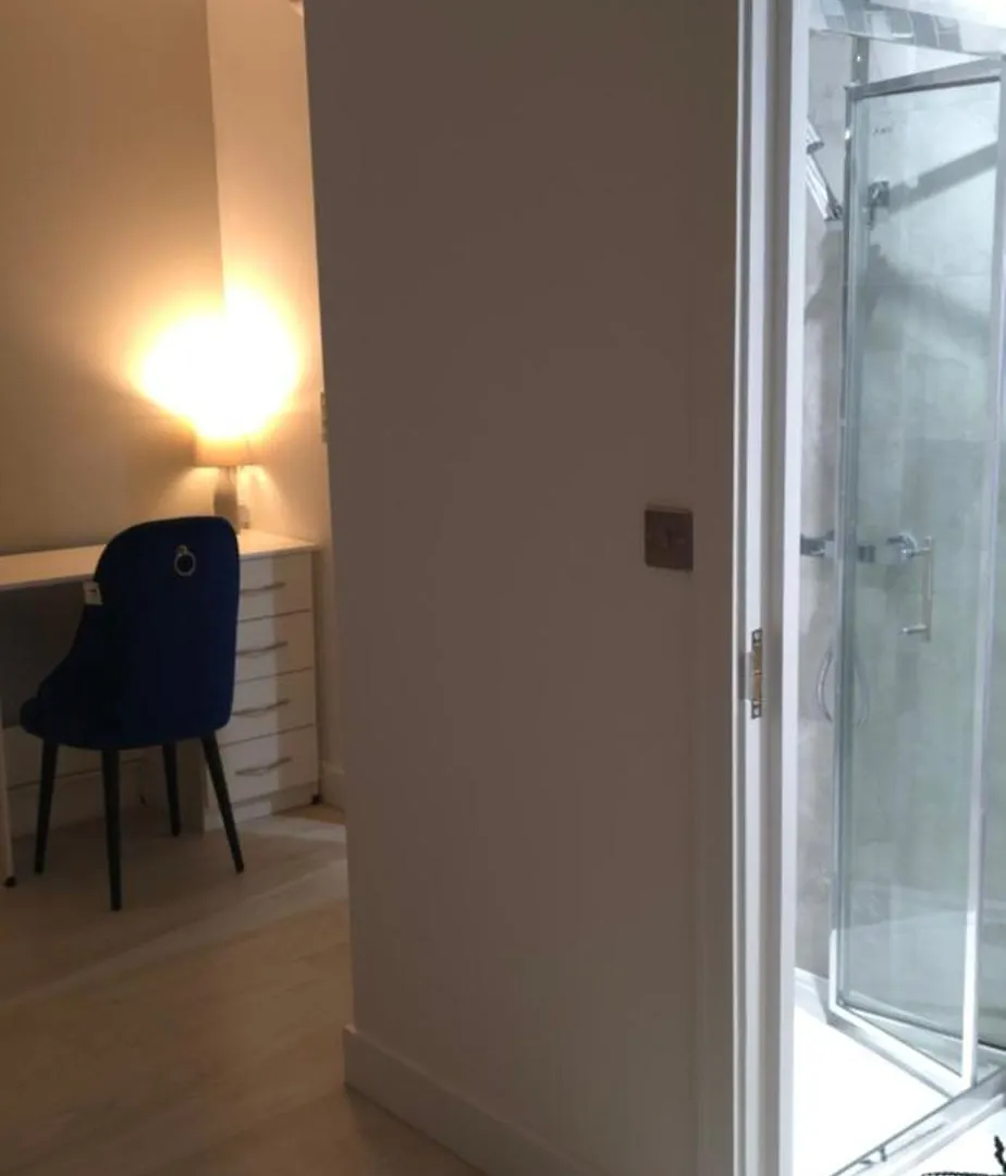Family Friendly Fully Refurbished 3 Bedroom, 3 Bathroom Property In London